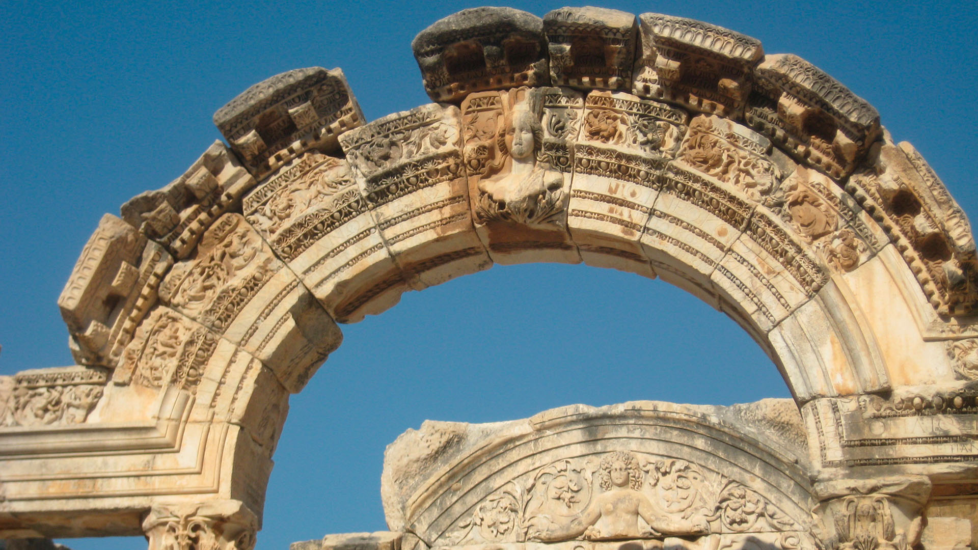 A Turquia reserva passeios incríveis para os aficionados por história e arquitetura.