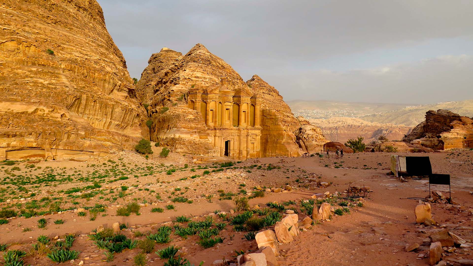 Petra é a cidade das construções exóticas e um verdadeiro deleite para os amantes de história.