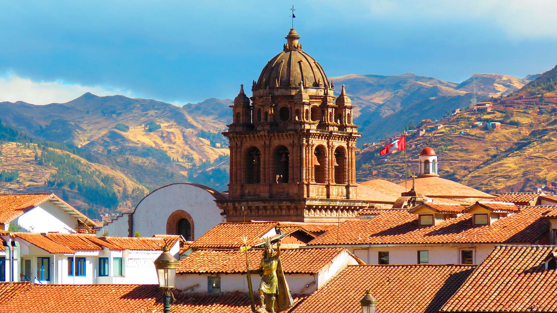 Cidades como Lima e Cusco oferecem infraestrutura completa para o viajante, além de passeios que revelam a cultura de um povo