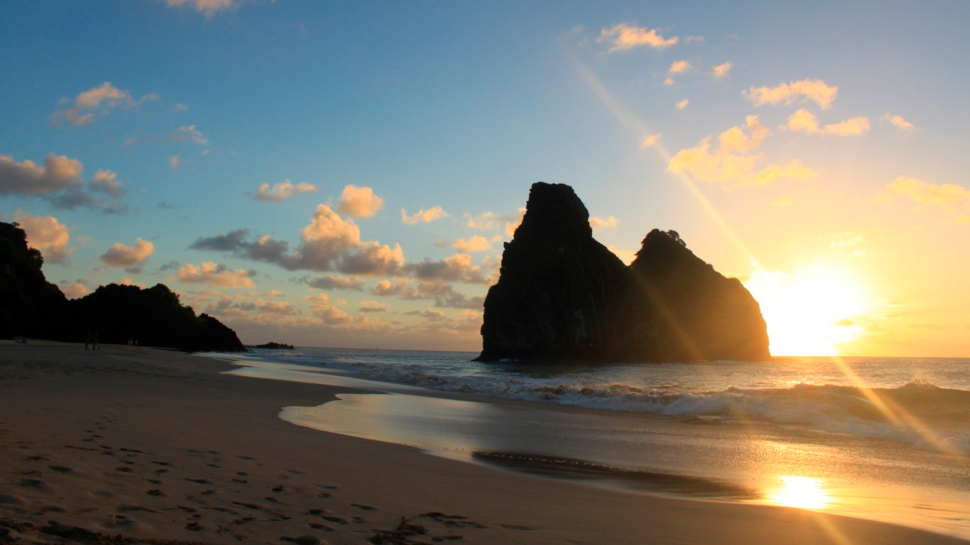 Fernando de Noronha faz parte da joia da coroa do turismo brasileiro. Visitar o arquipélago deve estar nos planos de todo viajante.