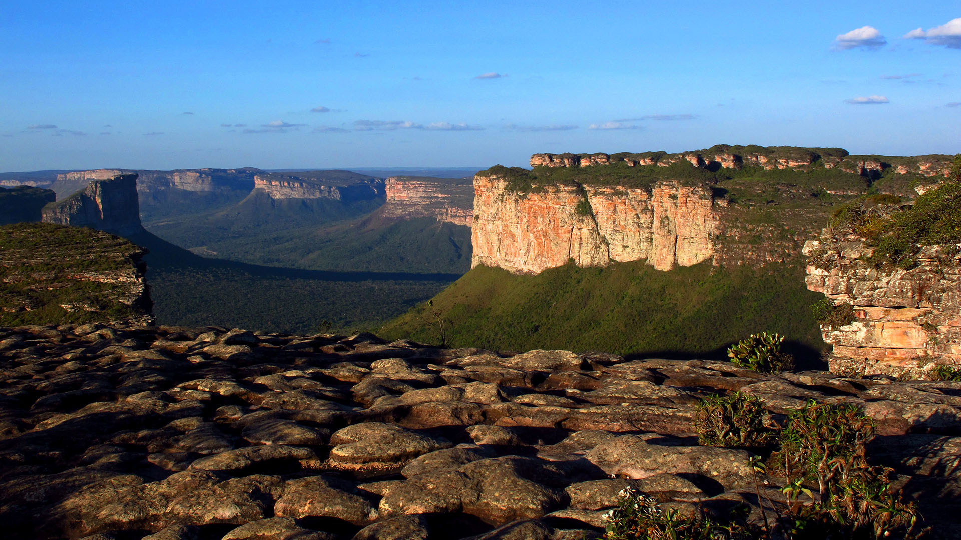 Aceite o desafio das trilhas para viver momentos únicos em alguns dos muitos picos da Chapada Diamantina.