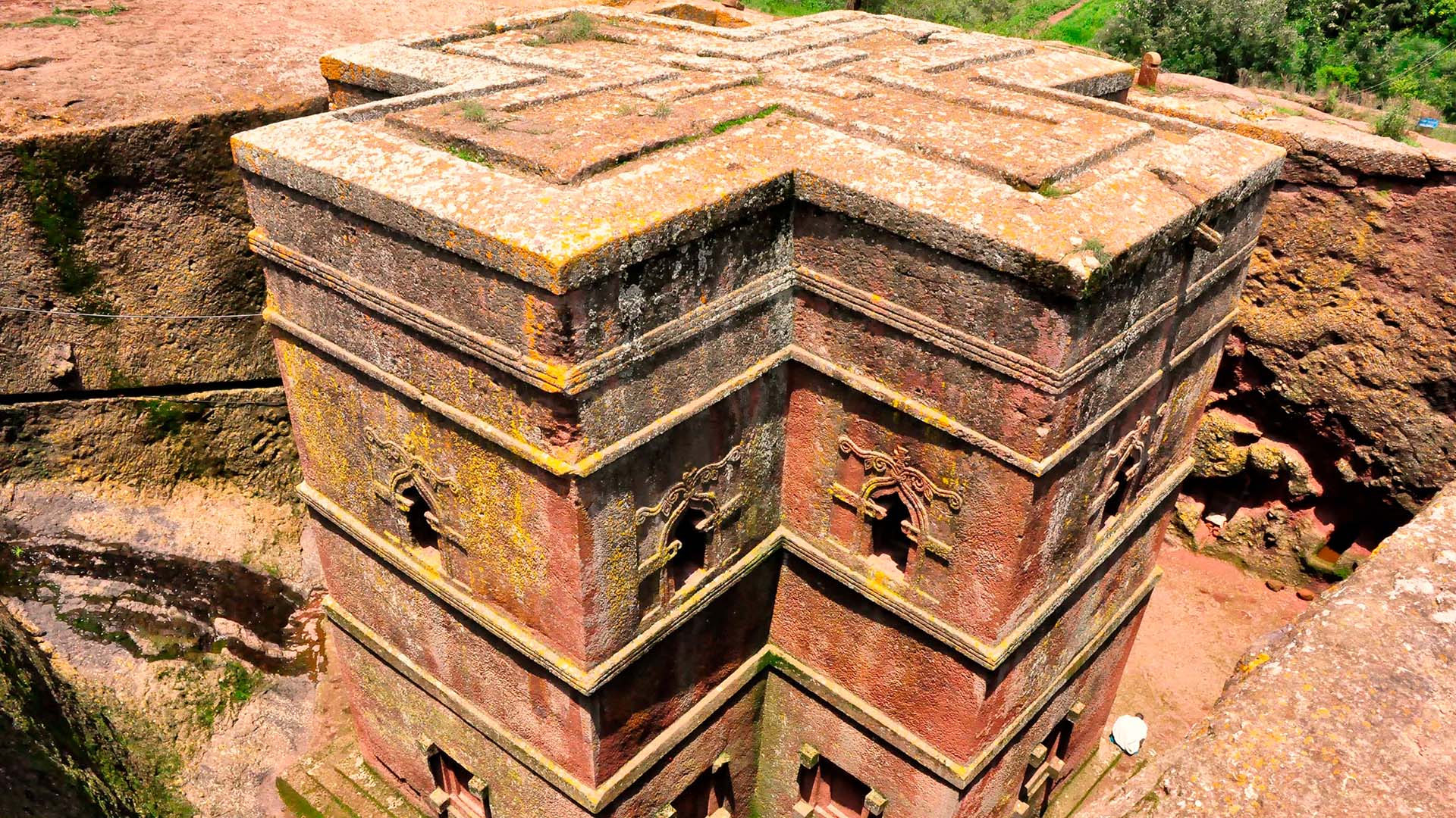 Lalibela abriga alguns dos templos escavados mais pitorescos do planeta. E o melhor: você pode participar de uma missa durante a visita.