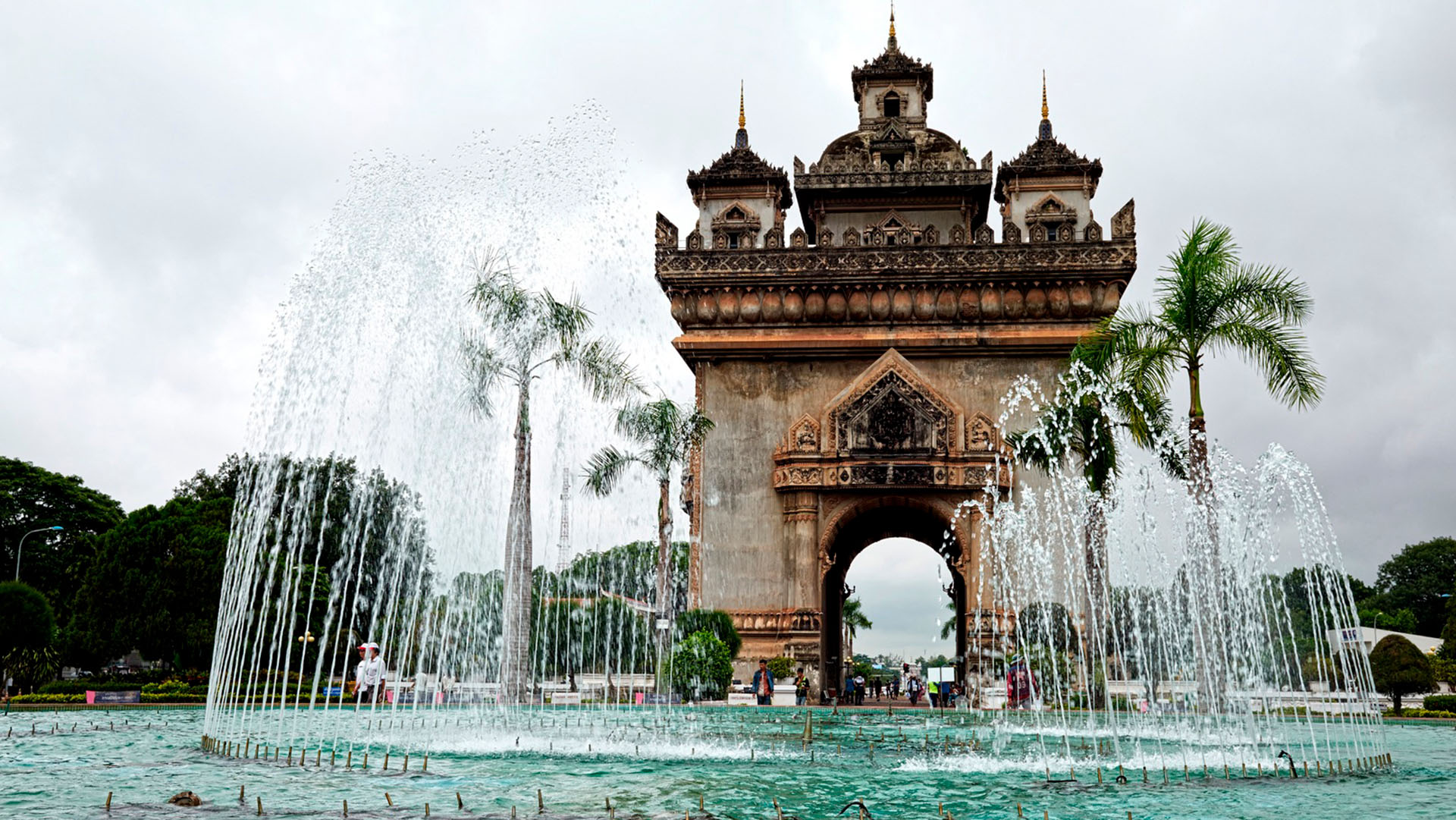 Luang Prabang e Vientiane são as principais regiões de Laos e também as com maior número de atrativos históricos. City tours por essas cidades são mais do que recomendados.