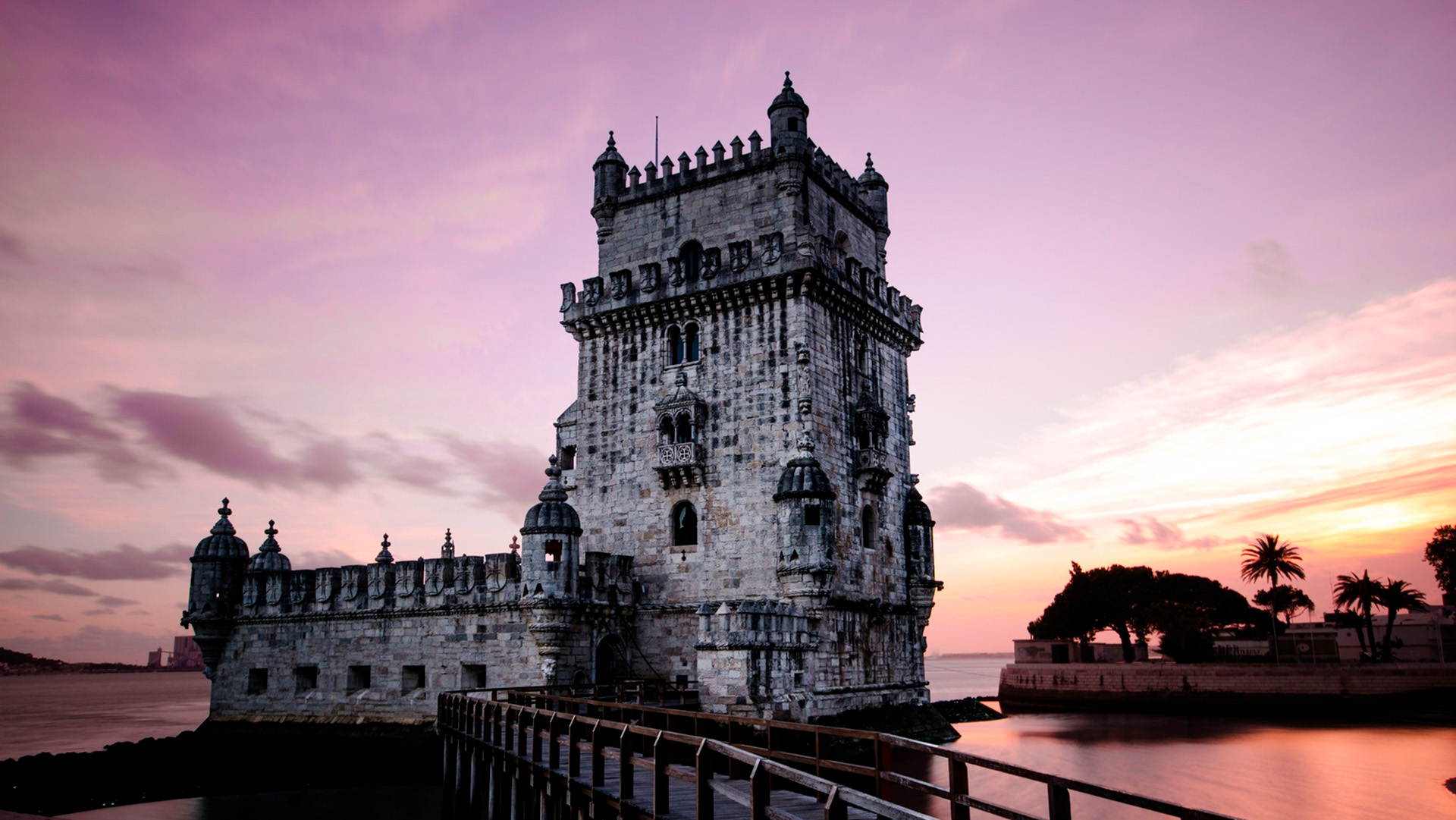 Portugal é referência quando o assunto é cultura e história. Aproveite para desvendar regiões e locais que desvendam a essência de um povo.